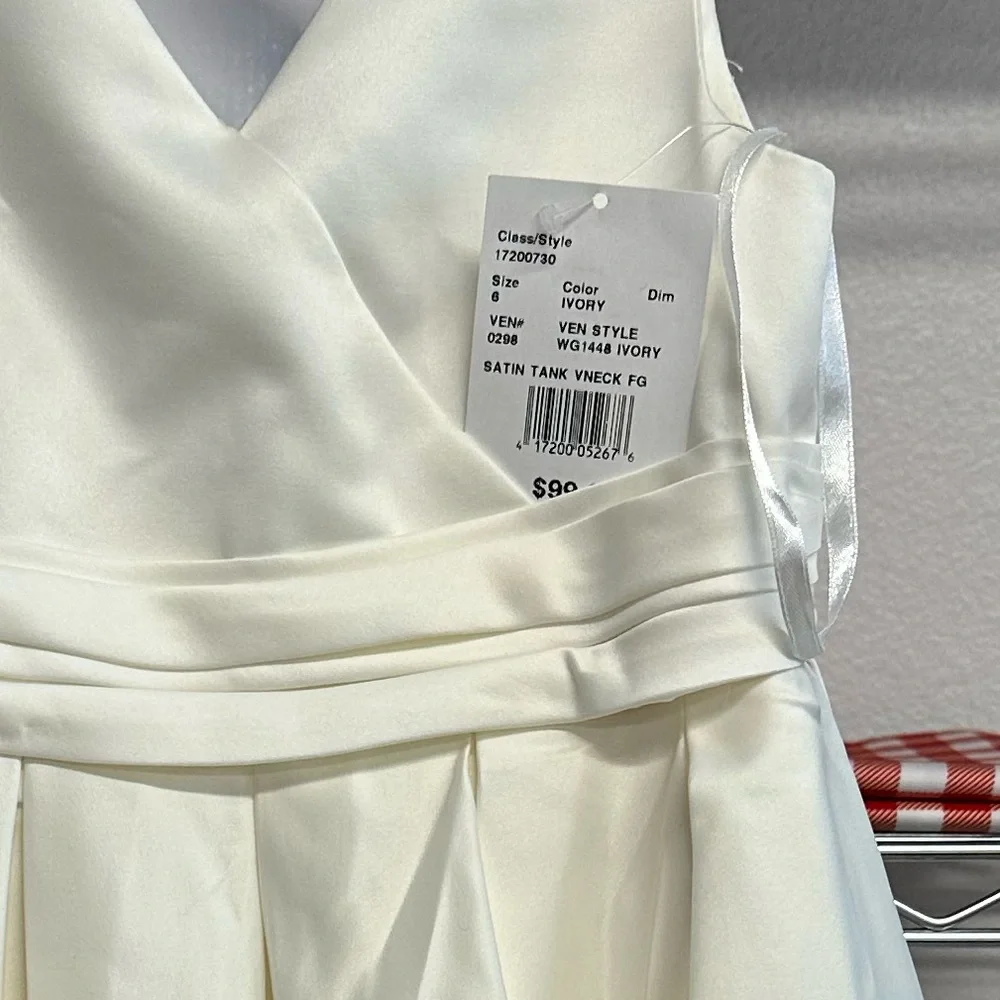 David's Bridal Ivory V-Neck Pleated Flower Girl Dress - Picture 4 of 4